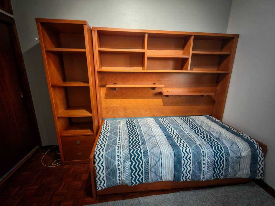 Conjunto Cama com cama extra deslizante e Armário de madeira