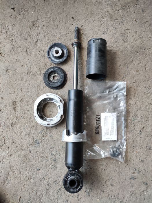 Амортизатор кабіни передній Вольво ФМ . TIR