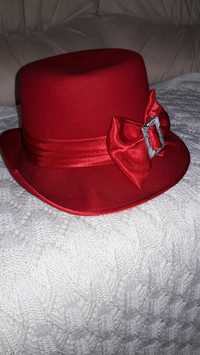 Шляпка красная фетровая