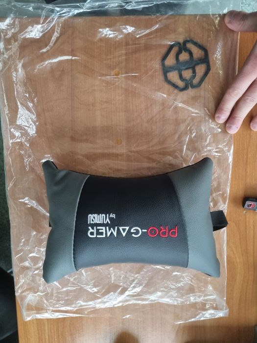 Zagłówek Jumisu pro gamer nowy z paskami