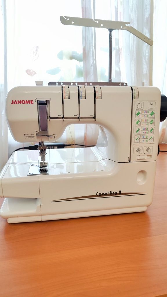 Швейна розпошивальна машина Janome cover pro 2000 cpx