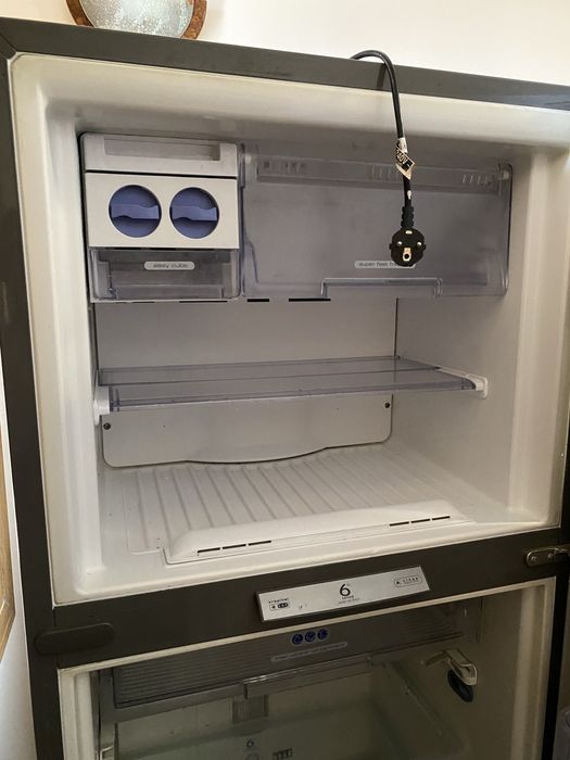 Холодильник Whirlpool ARC 42081