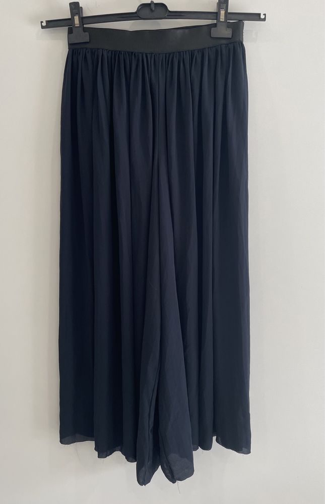 Calças soltas azul marinho (Zara, tamanho M)