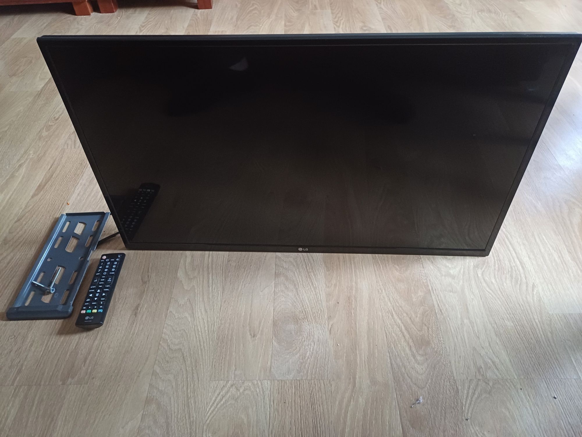 Telewizor LG 32" LED + uchwyt ścienny + pilot – sprawny | Model 32LH50