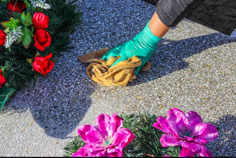 Sprzątanie i mycie grobów