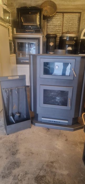 Vendo salamandra de canto com forno como nova