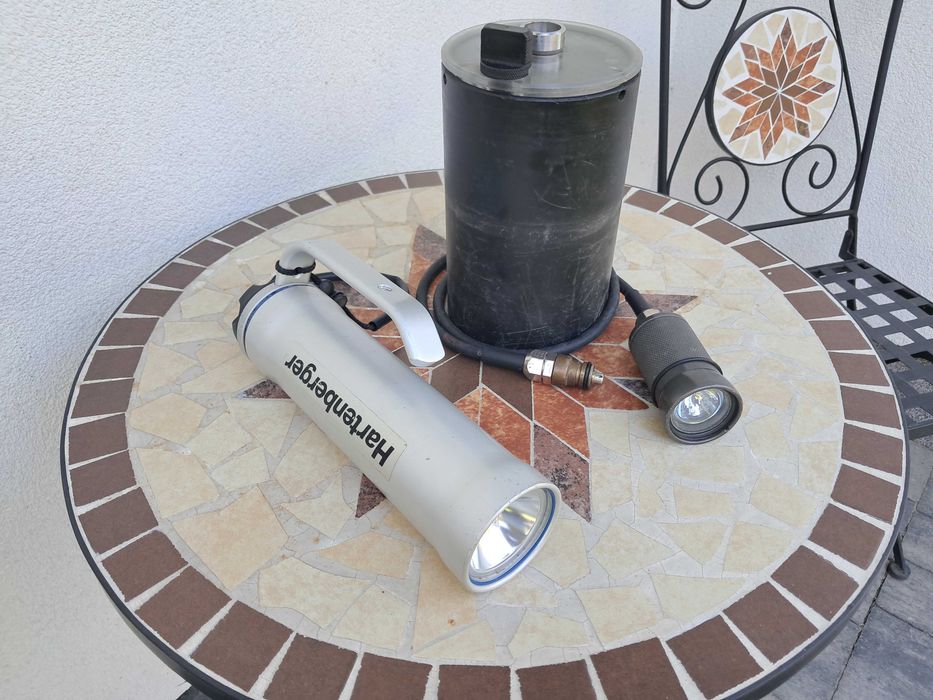 Drobiazgi do nurkowania Ko8mputer. Latarka AZON. BALAST. Kieszenie