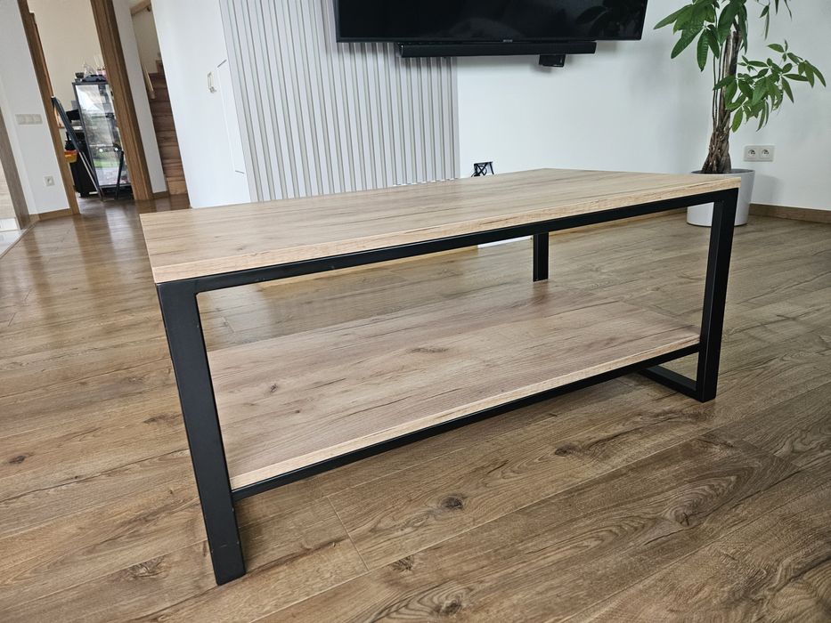 Piękny stolik kawowy