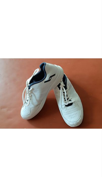 Белые кроссовки на лето