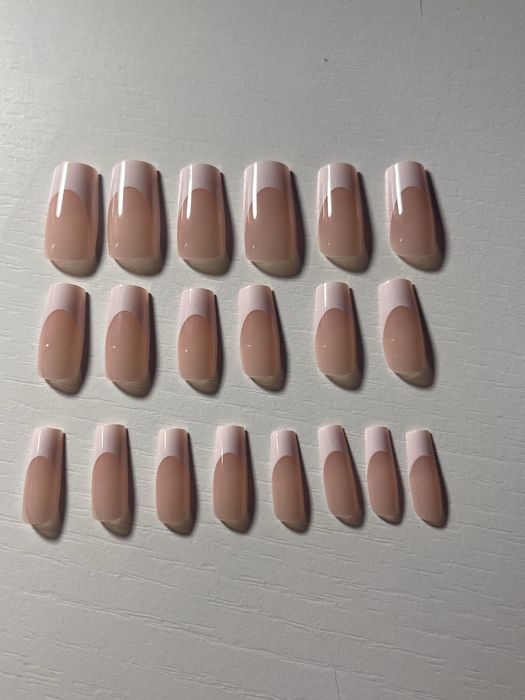 tipsy, sztuczne paznokcie