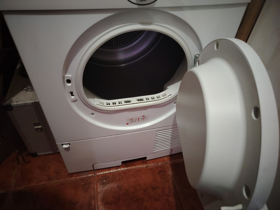 Máquina de secar roupa como nova ainda com plástico