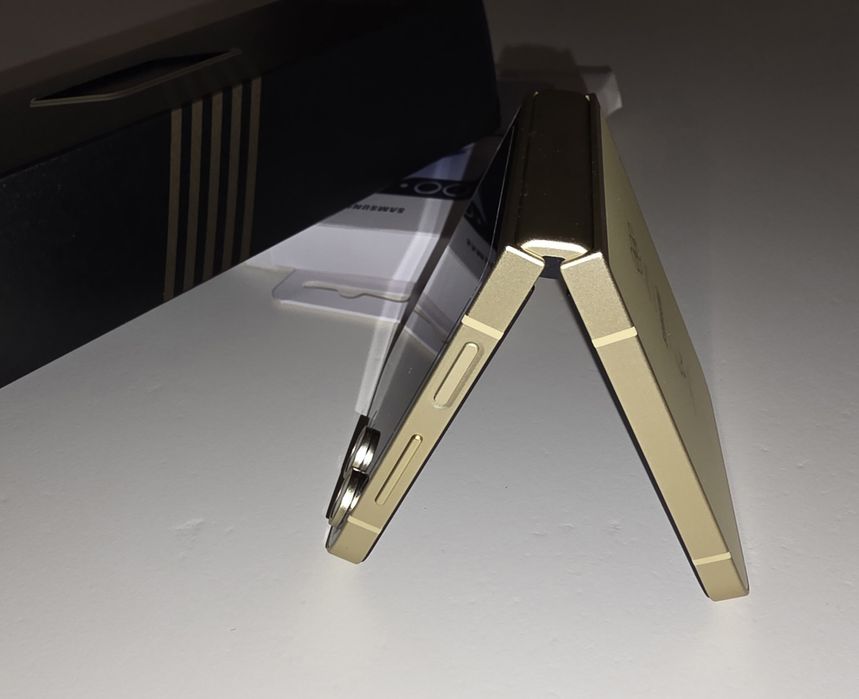 Samsung Galaxy z Flip 6 12/512 olympic