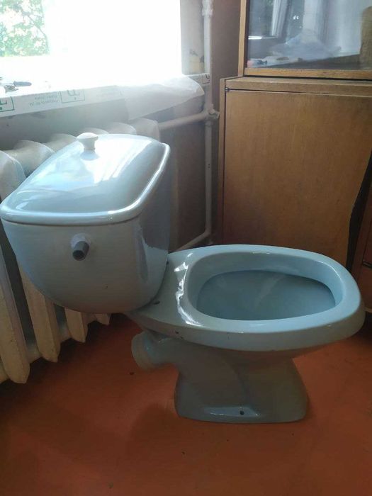 Лозова. Продається унітаз з бачком, новий не використовувався.