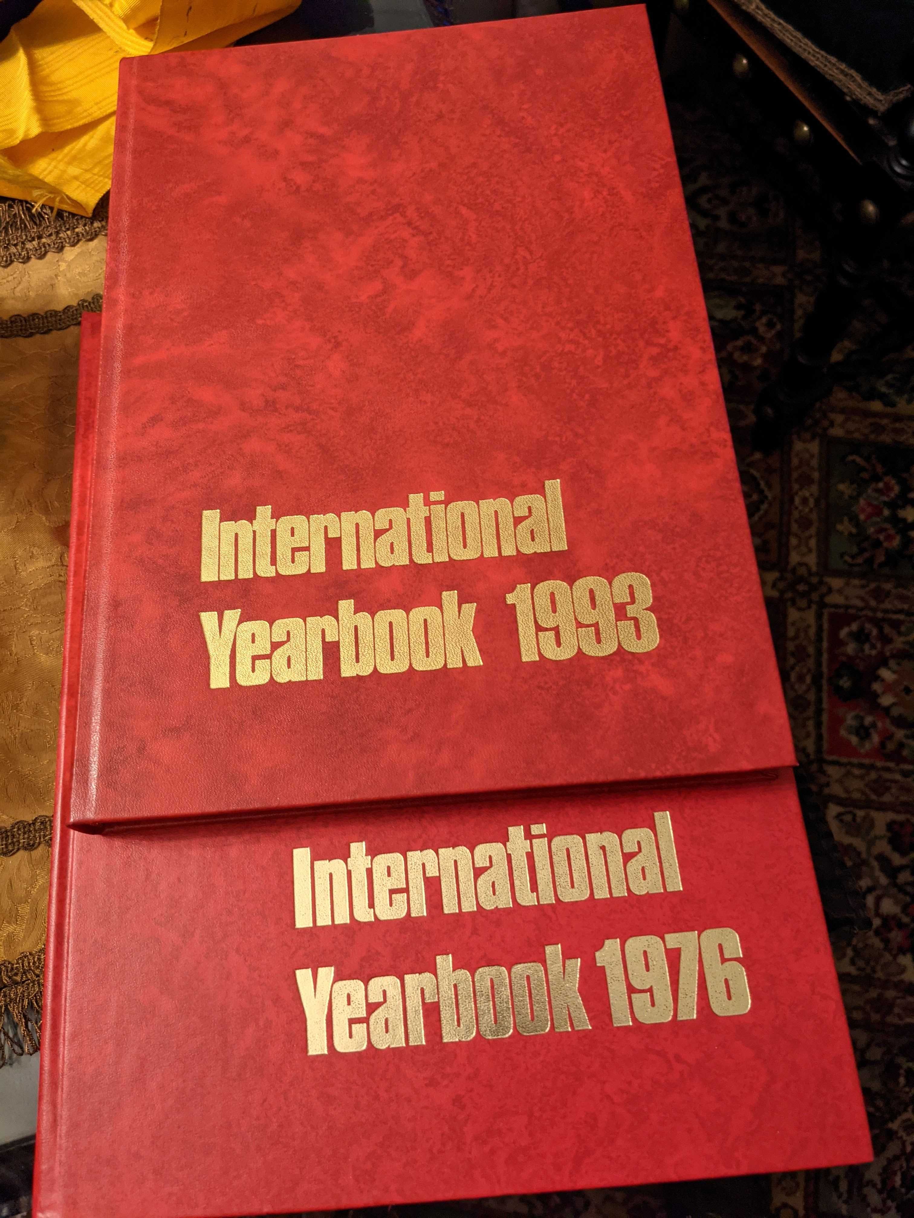 Coleção de Livros International Yearbook  entre 1975 e 1993