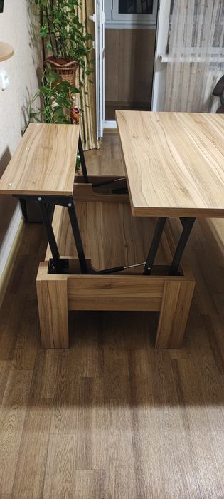 Стол трансформер в отличном состоянии.