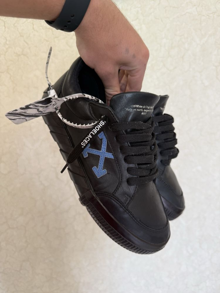 38-39 Off white vulcanized low