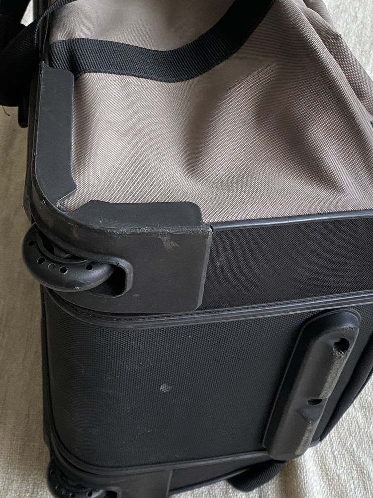 Сумка дорожная на колесах с выдвижной ручкой Samsonite