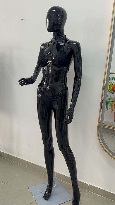 Manequin preto moderno