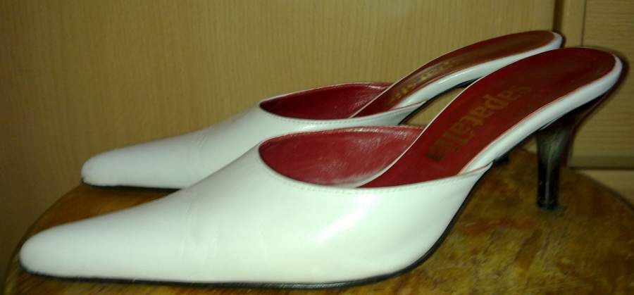 Sapatos Brancos elegantes - Abertos no Calcanhar - Tam. 36