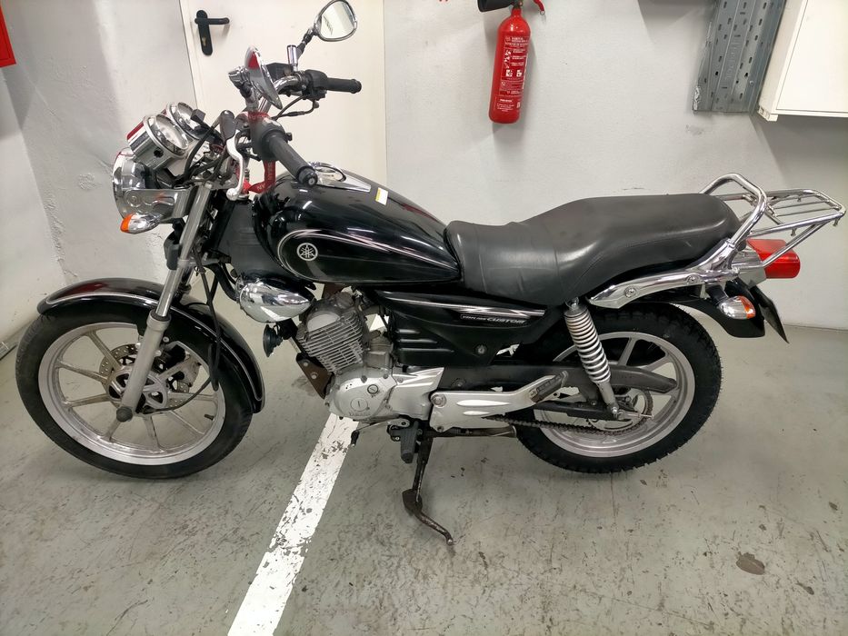 YBR 125 custom 2012 com 10800km