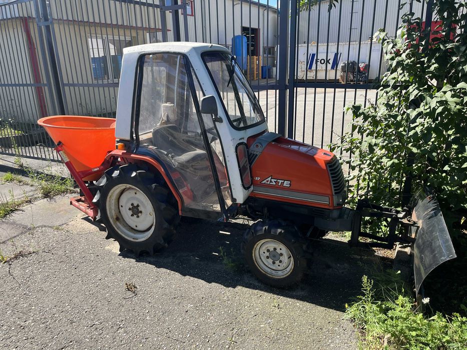 Traktor miniciągnik KUBOTA Aste A-17 z pługiem i posypywarką