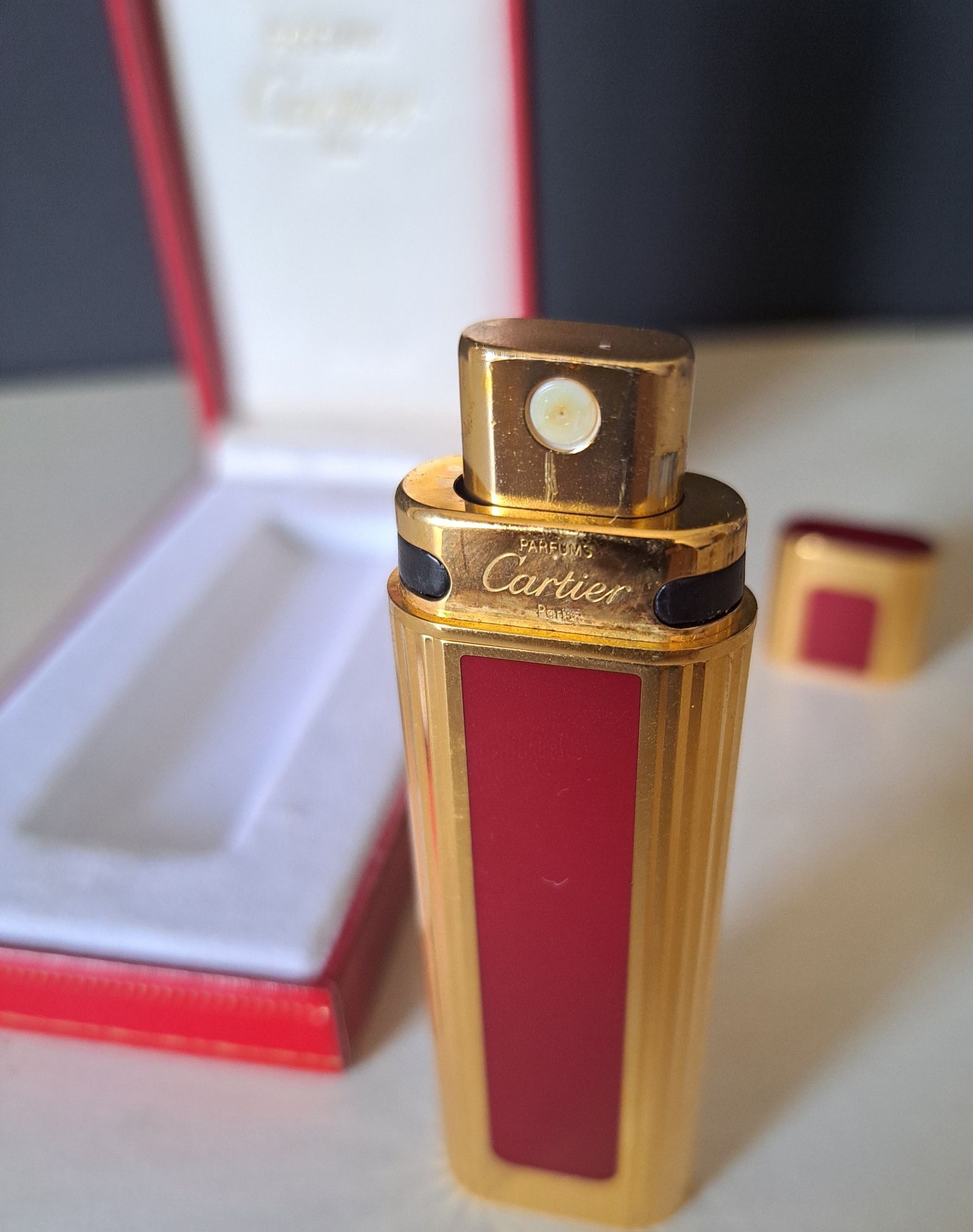 Frasco de perfume em plaque ouro cartier