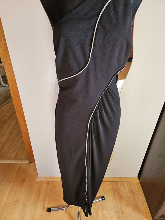 Długa czarna dopasowana sukienka maxi na jedno ramię Asos