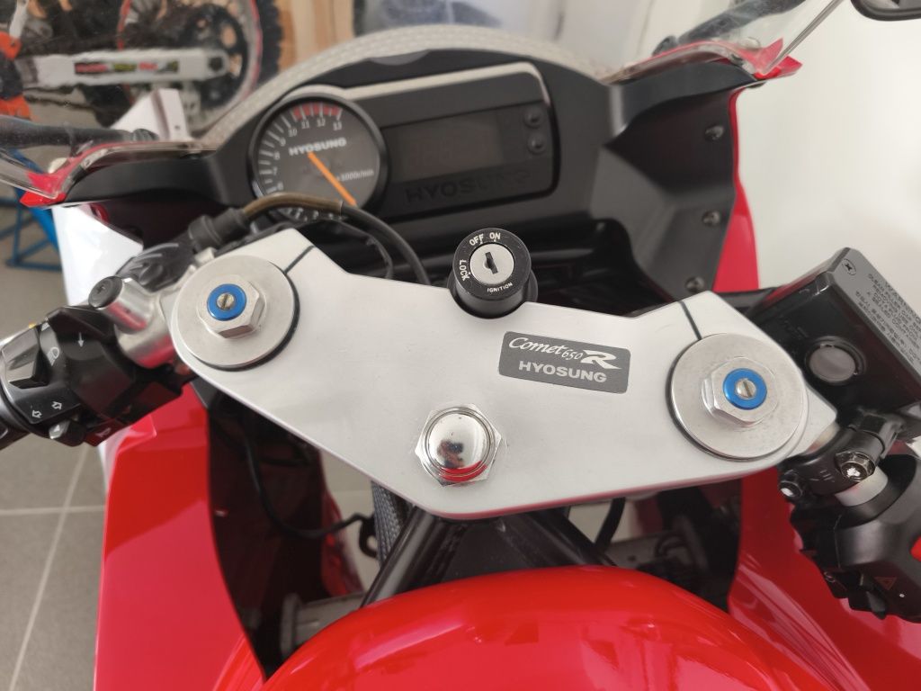Hyosung GT  650R