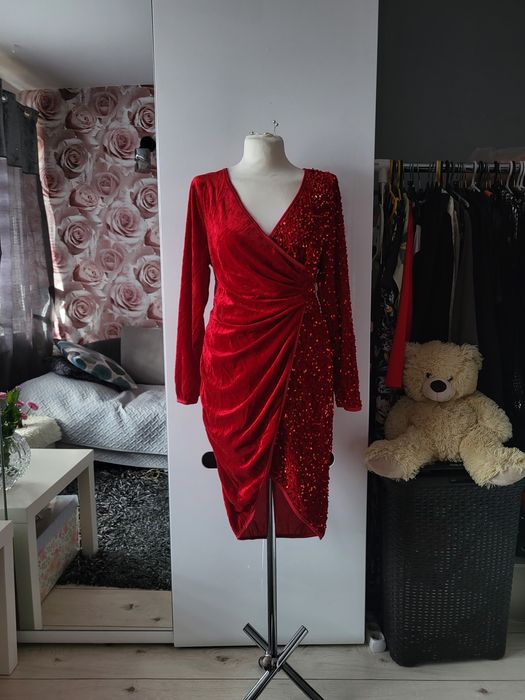 Czerwona welurkowa sukienka z cekinami 48-50, święta,  Andrzejki inne