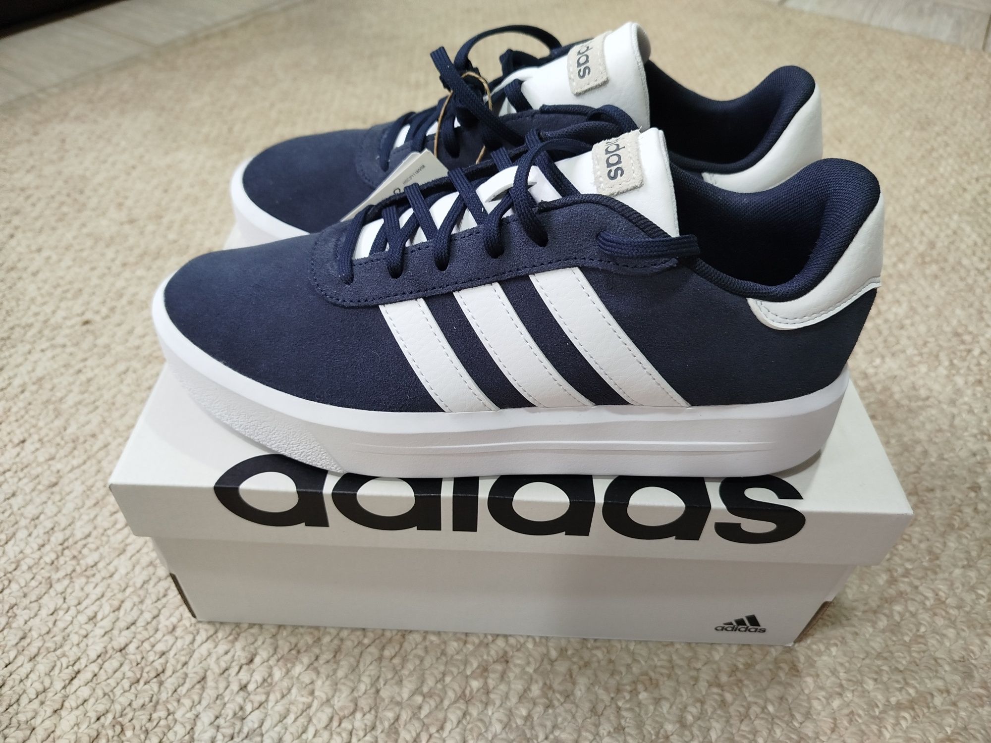 Женские кроссовки Adidas 39р