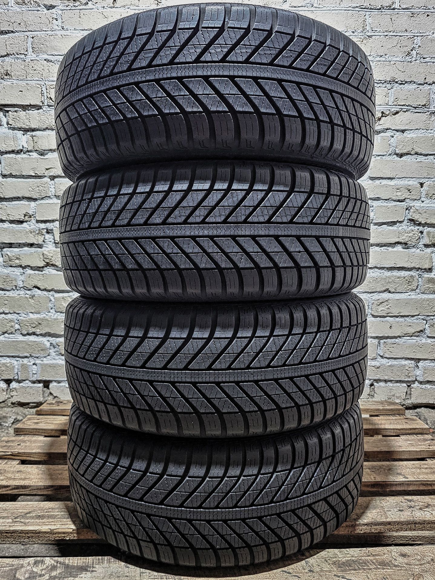 Шини 205/55r16 GoodYear | 8mm | 2023 | Преміум всесезонка | Стан нових