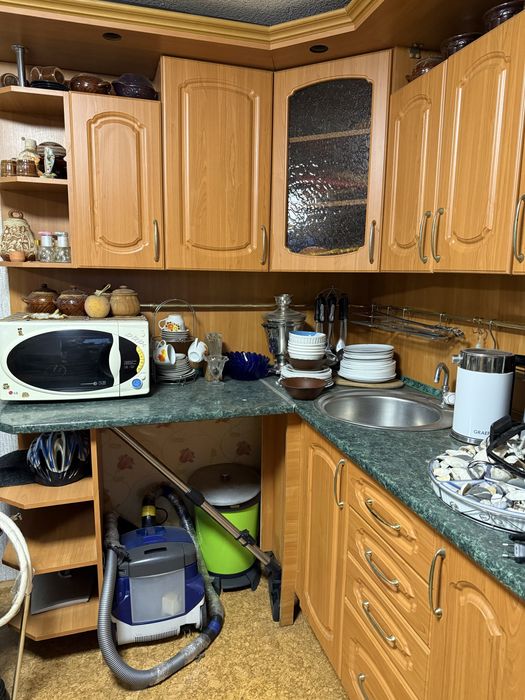 Кухня коричнева коліру