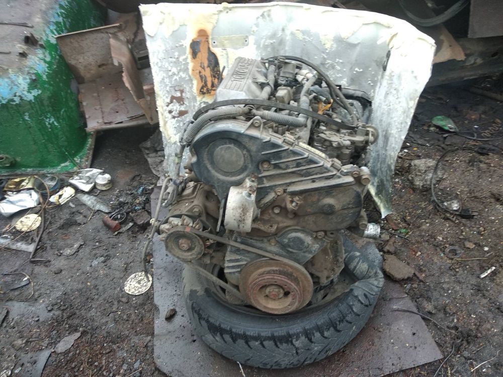 Мотор двигун з навісним з Toyota corolla  1.8 e90
