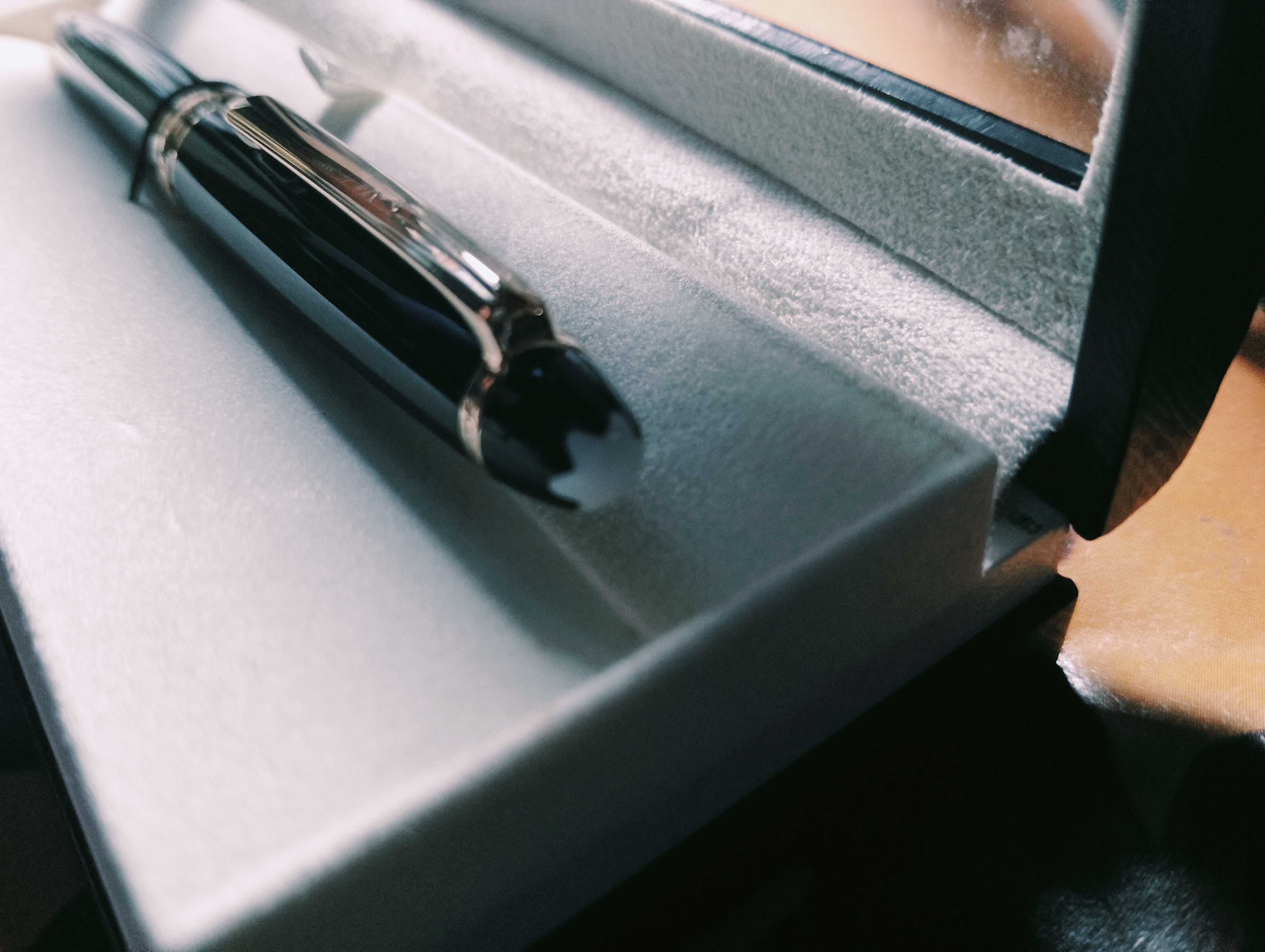 Montblanc por 199 euros ,contra reembolso paga  as despesas antes.