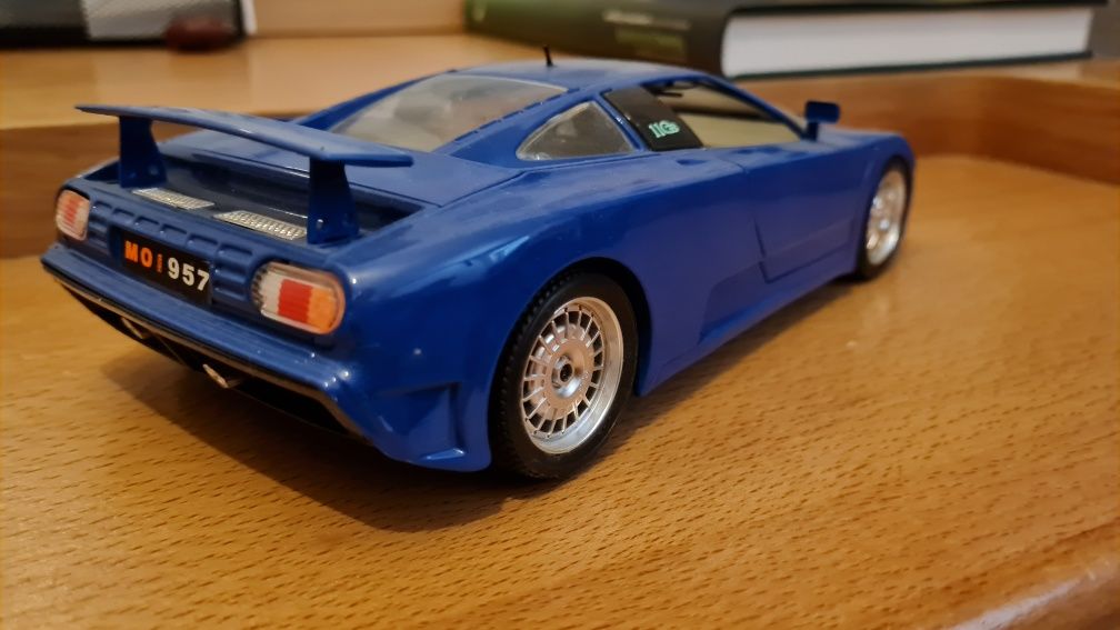 Bugatti EB110 1:18 (BURAGO)