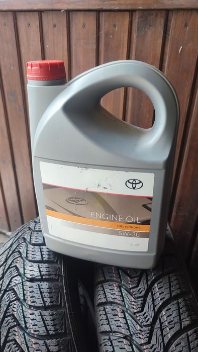 Моторное масло  Toyota 5w-30 Fuel Economy