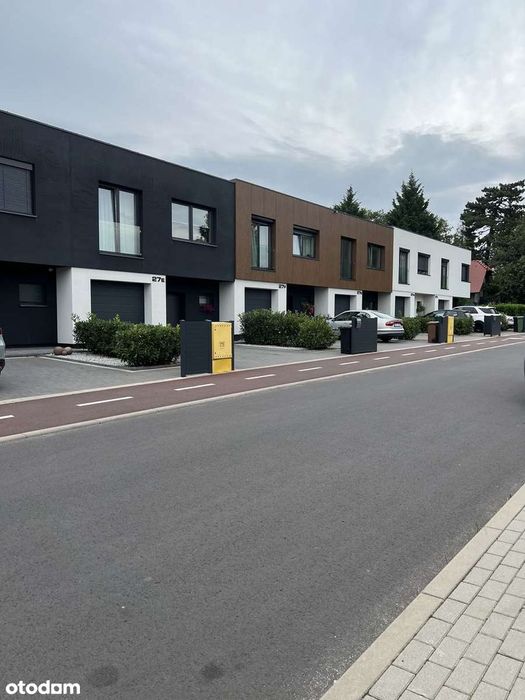 Nowoczesny dom w zabudowie szeregowej, wysoki standard