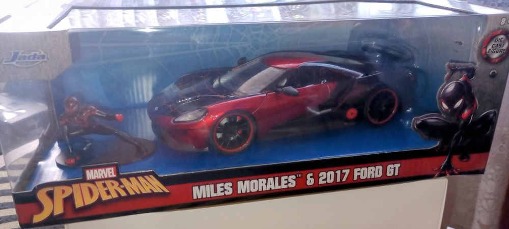 Model Jada Spider Man Miles Morales Ford GT plus figurka skala 1 24