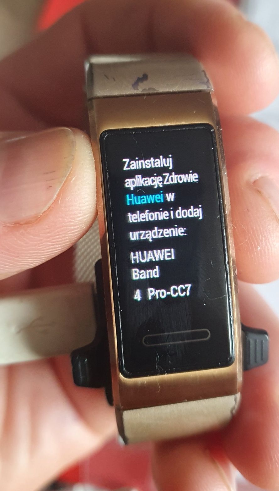 Dwie opaski Samsung Galaxy Fit i Huawei Band 4 Pro