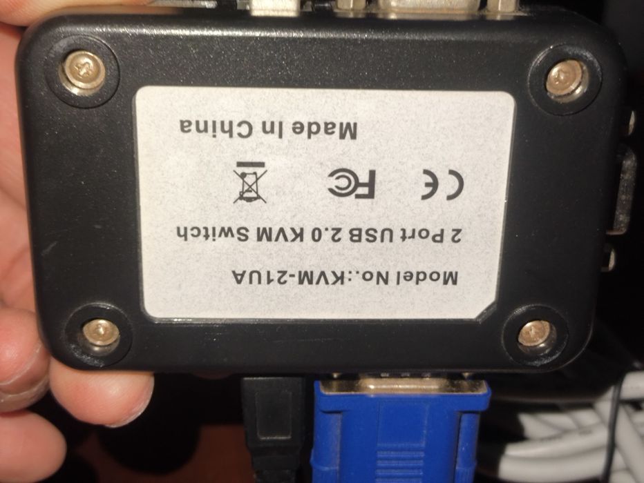 Ligar 2 computadores ao mesmo monitor vga - kvm switch