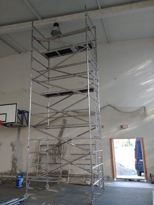 Rusztowania aluminiowe przejezdne jezdne wynajem od 7 zł za metr.