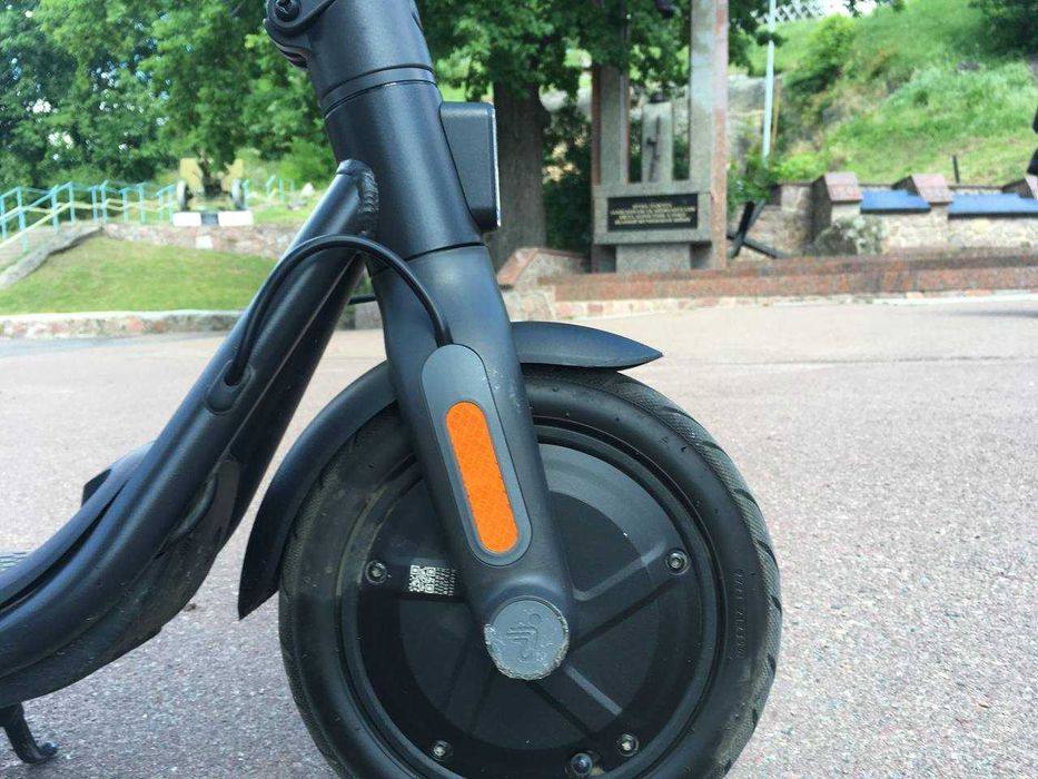 Продам електросамокат Ninebot KickScooter F25E