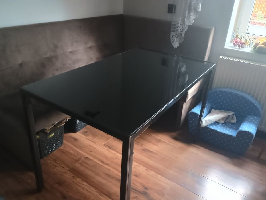 Stół szklany czarny