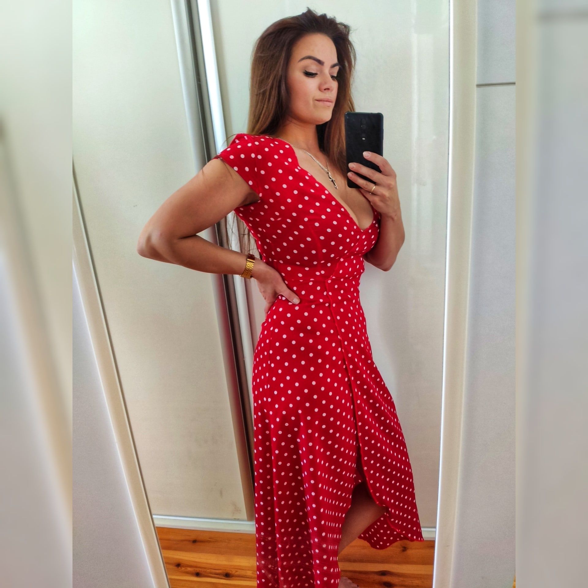 Piękna czerwona seksowna kobieca sukienka w groszki zwiewna hit