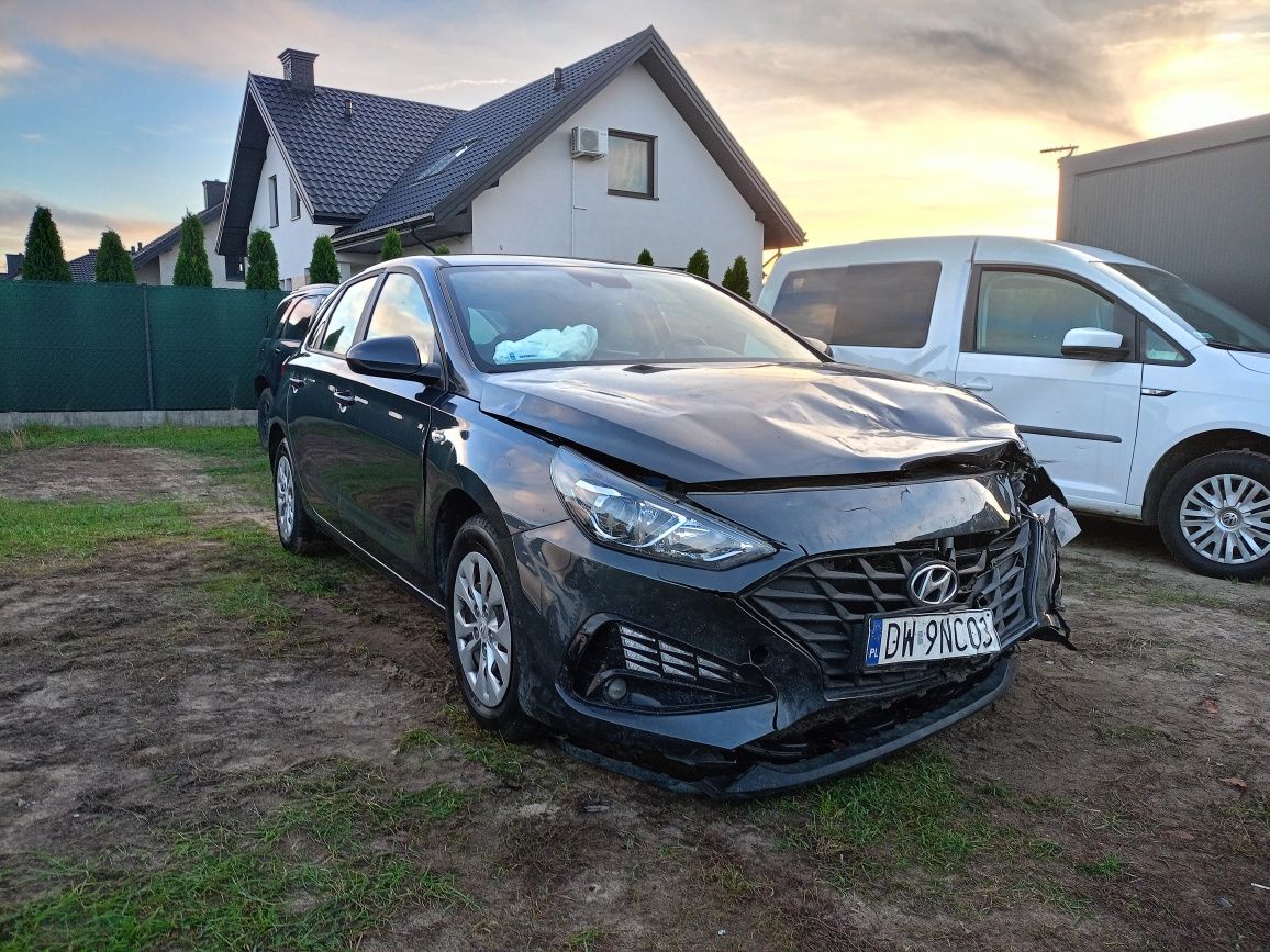 Hyundai i30 1.5 ładny mały przebieg lekko uszk okazja