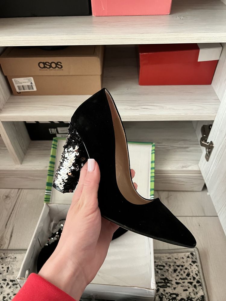 Розпродаж жіночого взуття кеды zara зимние сапоги босоножки