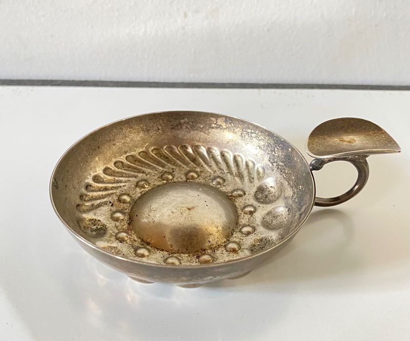 Peça antiga para degustar vinho