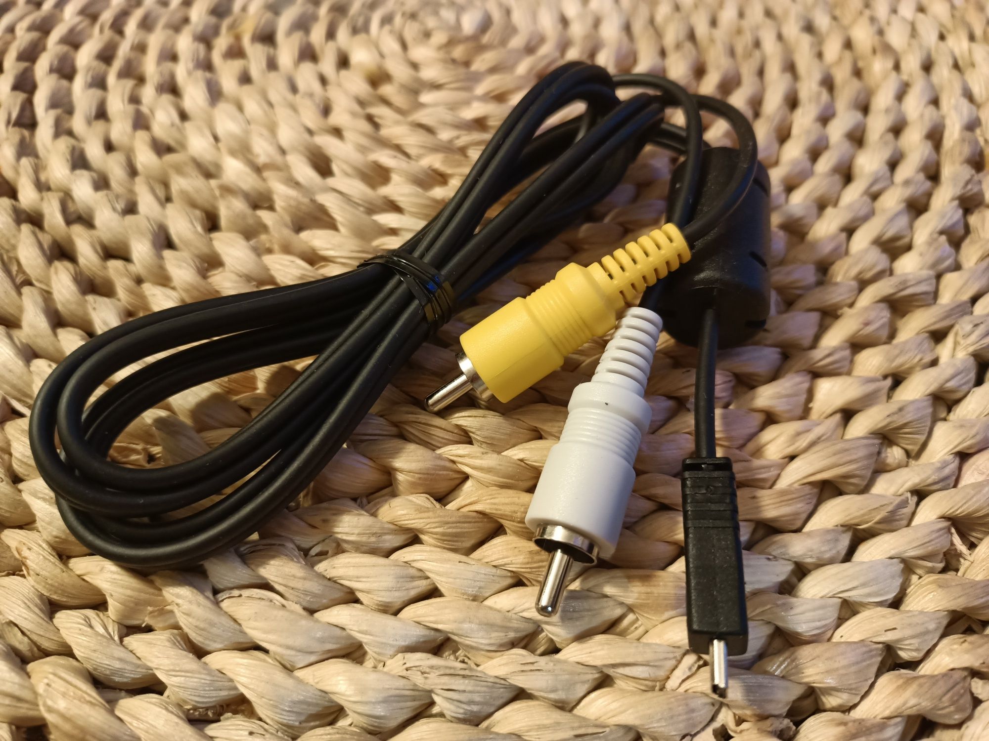 Kabel USB 8pin - 2 x Cinch Video AV tj. foto na tv