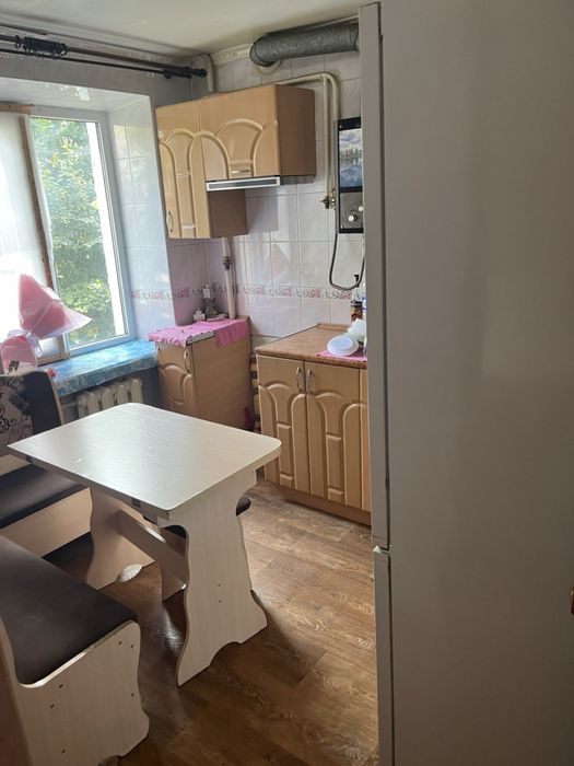 Продам двокімнатну квартиру центр