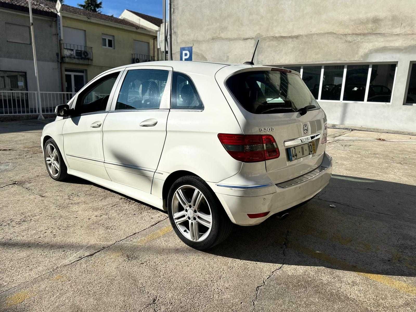 Mercedes-Benz B200